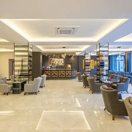 Royal Palace 库萨达斯