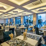 فندق Royal Palace 4*